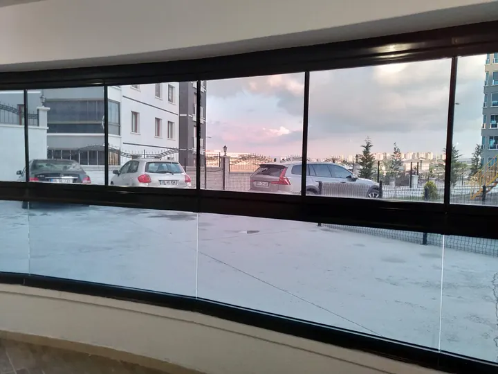 Buzlu Cam Filmi uygulama örneği, Ankara